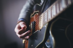 Easy-to-follow tips for guitar chord progressions: a beginner's guide